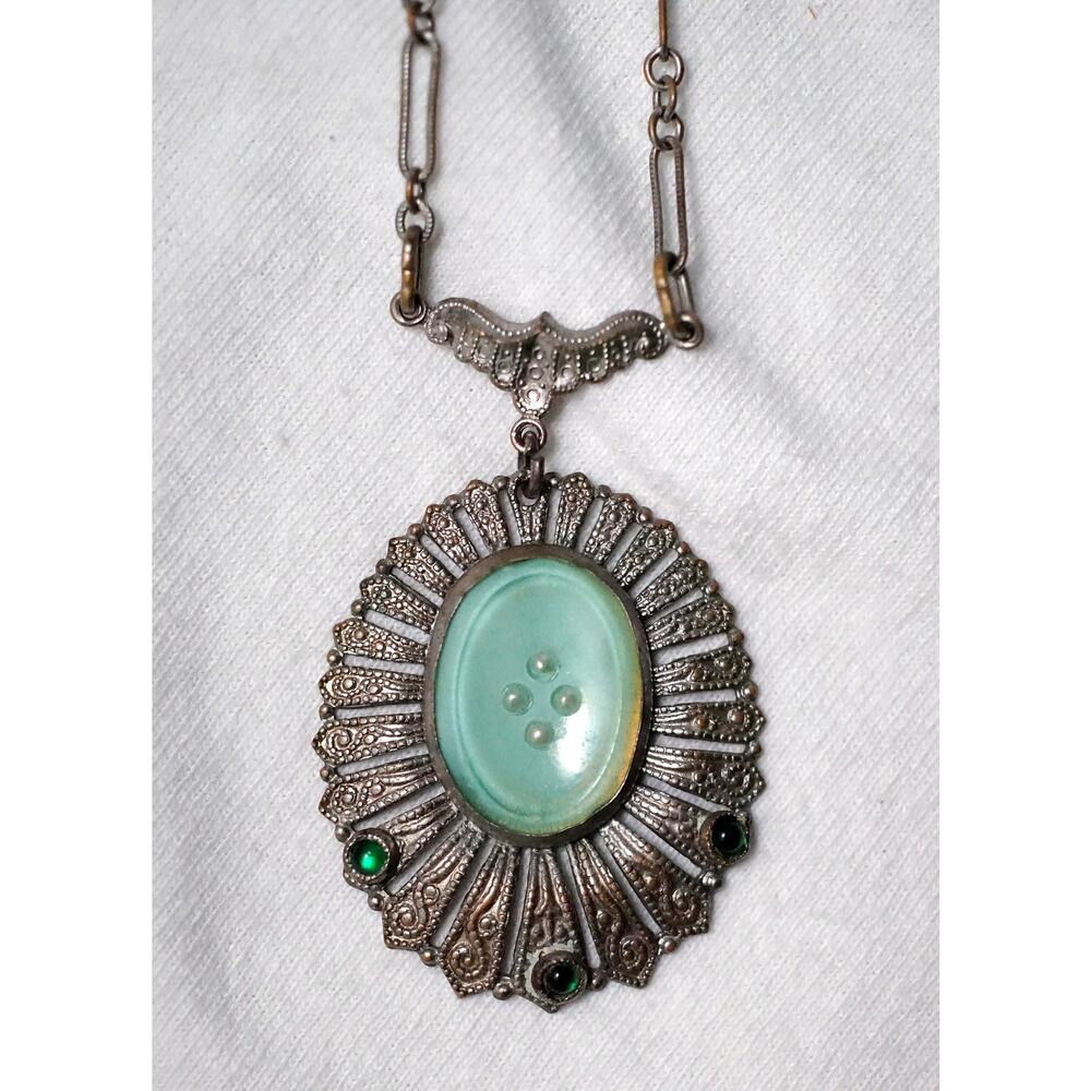 Art Deco Emerald Green Pendant Necklace